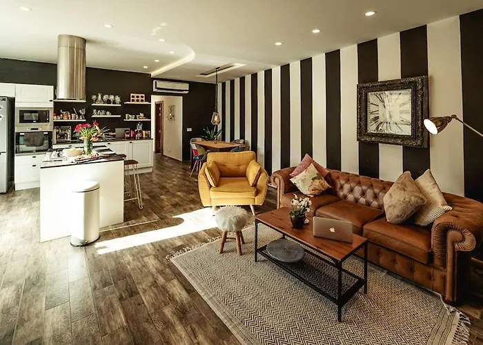 Luxury Designer Penthouse With Private Jacuzzi