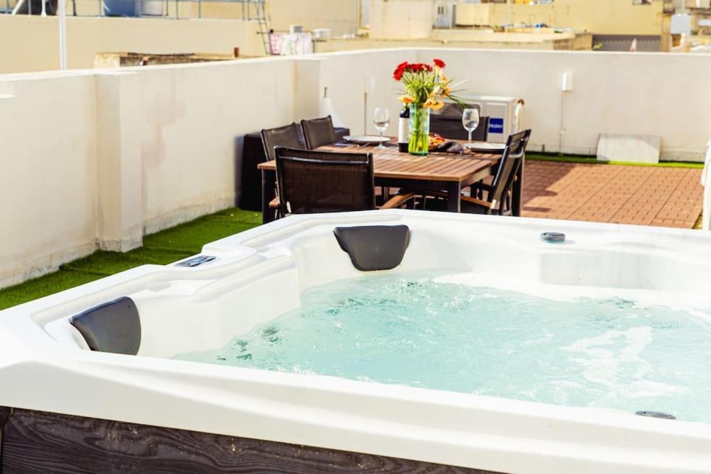 Appartement Luxury Designer Penthouse With Private Jacuzzi Sliema